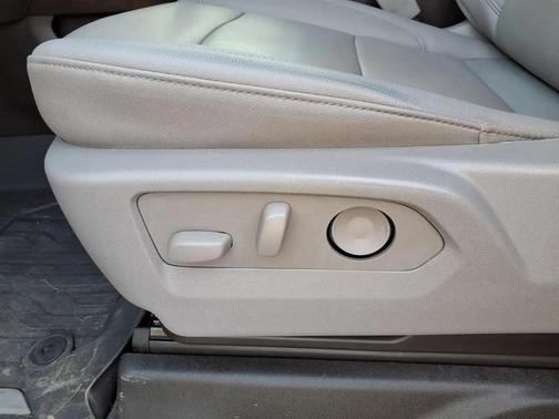 White 2025 GMC Sierra 1500 SLT