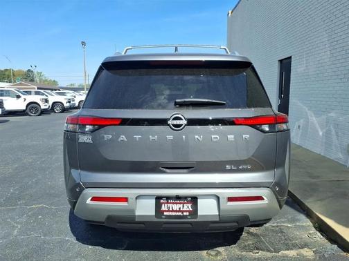 2025 Nissan Pathfinder SL 4WD