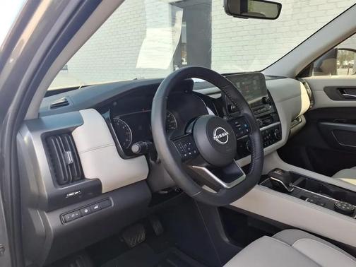 2025 Nissan Pathfinder SL 4WD