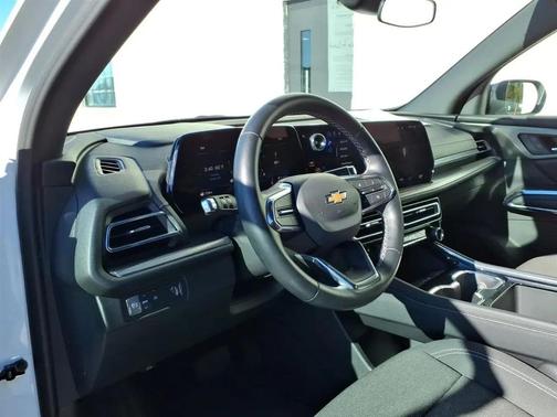 Summit White 2026 Chevrolet Traverse LT
