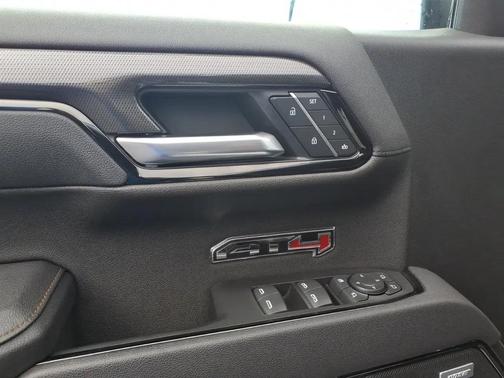 Summit White 2025 GMC Sierra 1500 AT4