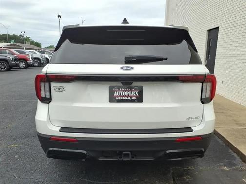 Star White Metallic Tri-Coat 2025 Ford Explorer ST-Line