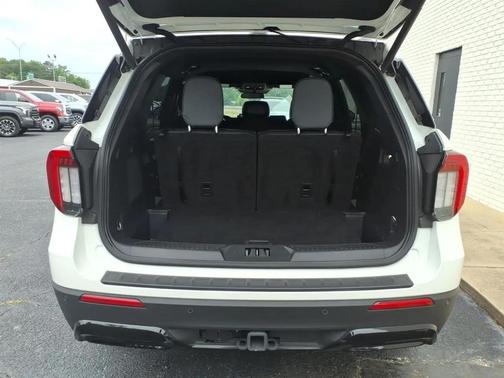 Star White Metallic Tri-Coat 2025 Ford Explorer ST-Line