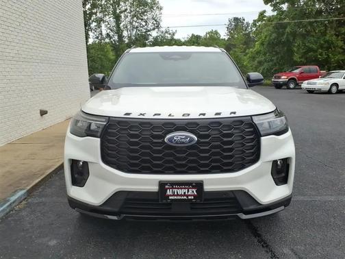 Star White Metallic Tri-Coat 2025 Ford Explorer ST-Line