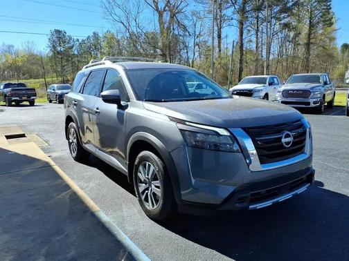 2025 Nissan Pathfinder SL 4WD