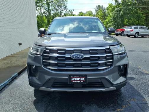 Carbonized Gray Metallic 2025 Ford Explorer Active