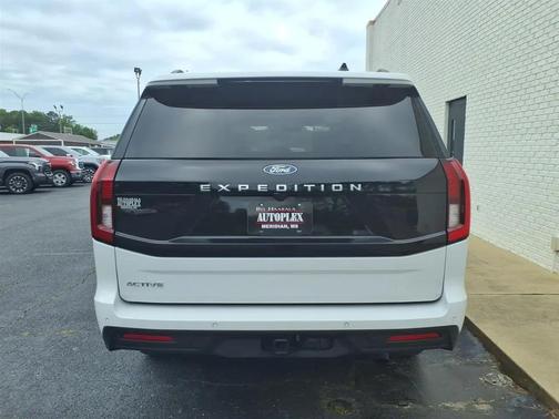 White 2025 Ford Expedition Active