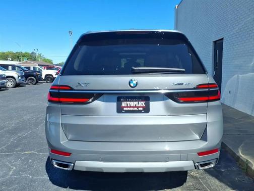 Gray 2025 BMW X7 xDrive40i
