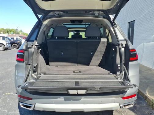 Gray 2025 BMW X7 xDrive40i