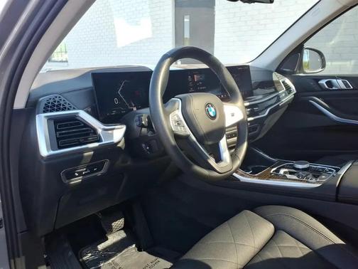 Gray 2025 BMW X7 xDrive40i