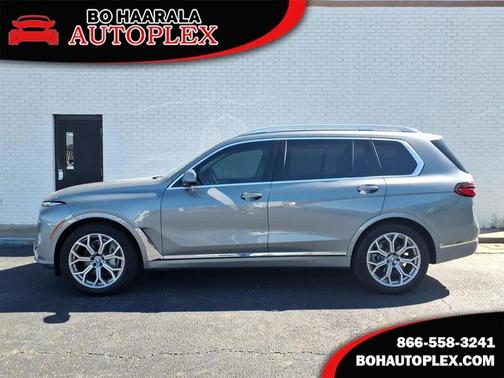 Gray 2025 BMW X7 xDrive40i