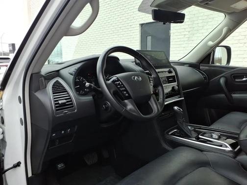 Moonstone White 2024 INFINITI QX80 Luxe