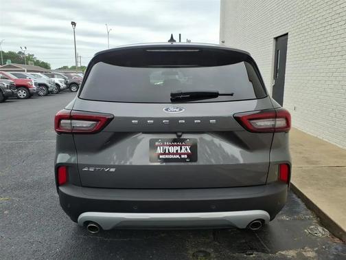 Carbonized Gray Metallic 2024 Ford Escape Active
