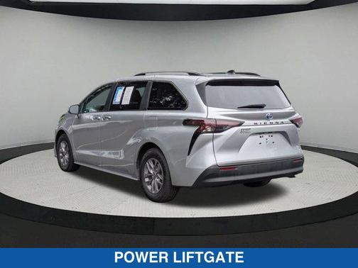2023 Toyota Sienna XLE