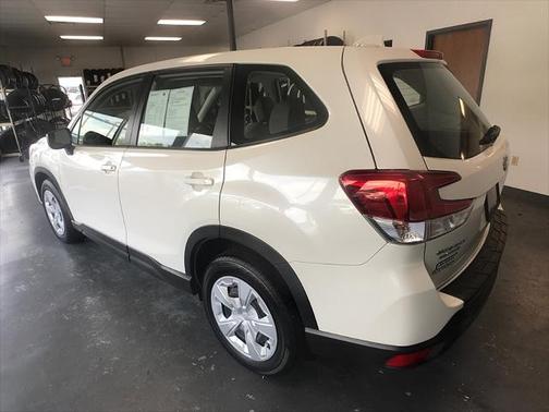 Crystal White Pearl 2020 Subaru Forester Base