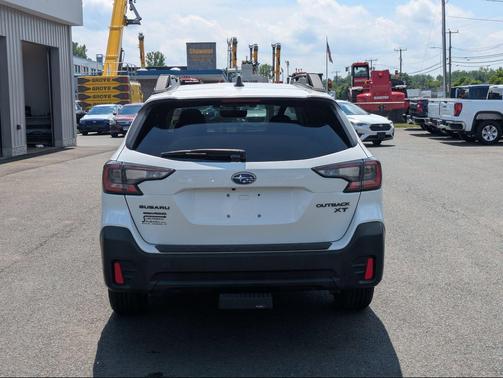 Crystal White Pearl 2020 Subaru Outback Onyx Edition XT