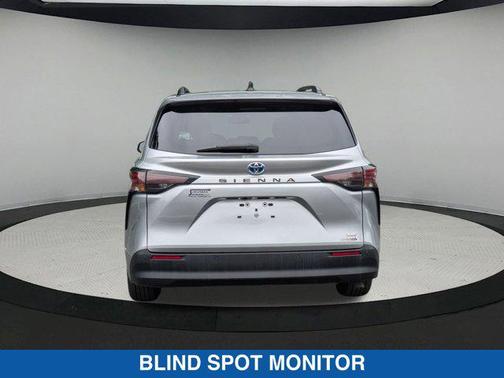 2023 Toyota Sienna XLE 8 Passenger