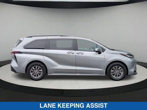 2023 Toyota Sienna XLE 8 Passenger