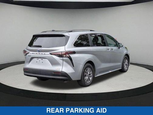 2023 Toyota Sienna XLE 8 Passenger