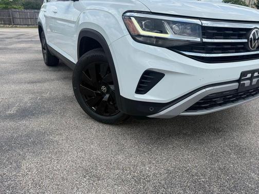 Pure White 2022 Volkswagen Atlas 3.6L SE w/Technology