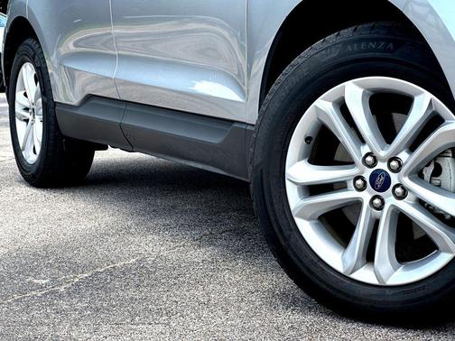Iconic Silver Metallic 2020 Ford Edge SEL