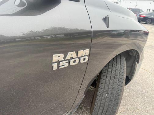 Granite Crystal Metallic Clearcoat 2018 RAM 1500 SLT