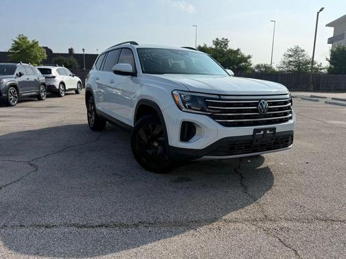 Pure White 2024 Volkswagen Atlas 2.0T SE w/Technology