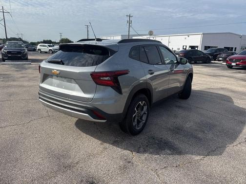 Sterling Gray Metallic 2026 Chevrolet Trax LT