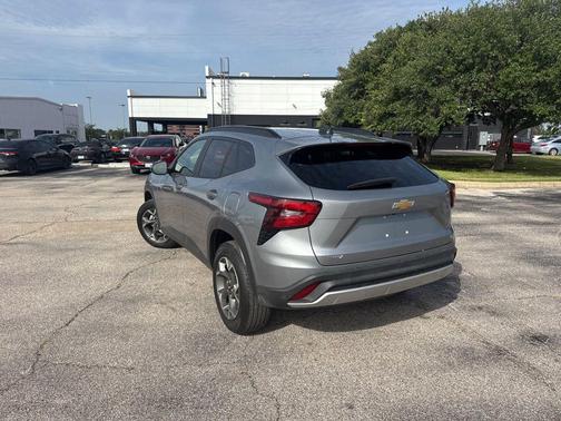 Sterling Gray Metallic 2026 Chevrolet Trax LT