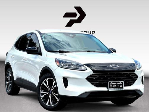 Star White Metallic Tri-Coat 2022 Ford Escape SE