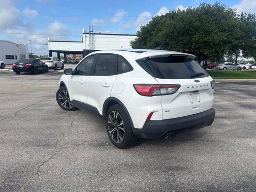 Star White Metallic Tri-Coat 2022 Ford Escape SE