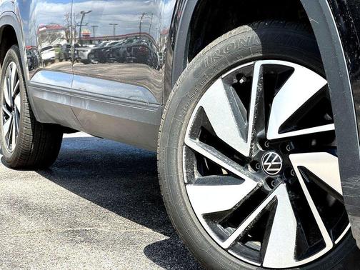 2024 Volkswagen Atlas 2.0T SE w/Technology 4MOTION