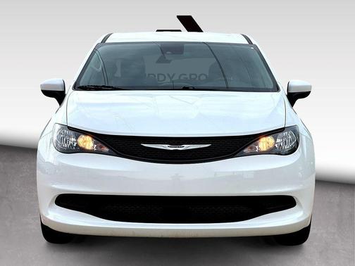 Bright White Clearcoat 2023 Chrysler Voyager LX