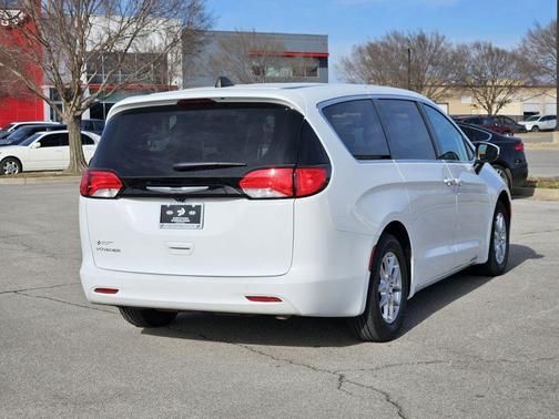 Bright White Clearcoat 2023 Chrysler Voyager LX