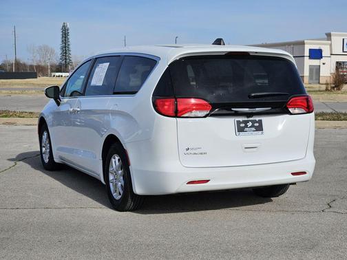 Bright White Clearcoat 2023 Chrysler Voyager LX