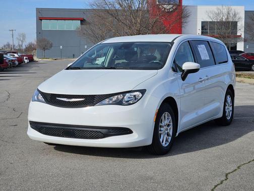 Bright White Clearcoat 2023 Chrysler Voyager LX