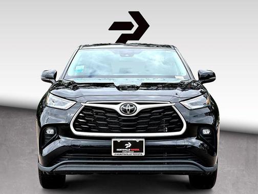 Midnight Black Metallic 2024 Toyota Highlander LE