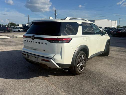 Pearl White Tricoat 2024 Nissan Pathfinder SL FWD