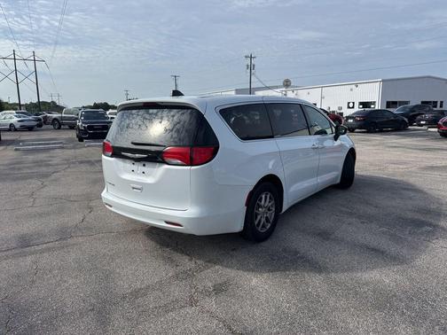 Bright White Clearcoat 2024 Chrysler Voyager LX