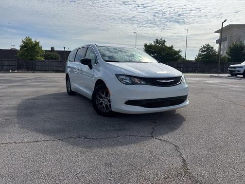 Bright White Clearcoat 2024 Chrysler Voyager LX