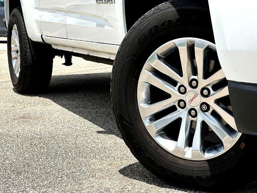 Summit White 2018 GMC Canyon SLT
