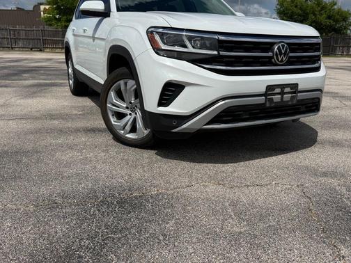 Pure White 2022 Volkswagen Atlas 3.6L SE w/Technology