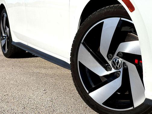 2024 Volkswagen Golf GTI 2.0T S DSG