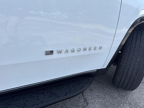 Bright White Clearcoat 2025 Jeep Wagoneer Carbide 4x4
