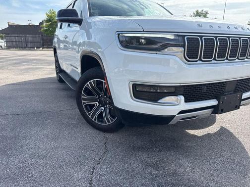 Bright White Clearcoat 2025 Jeep Wagoneer Carbide 4x4