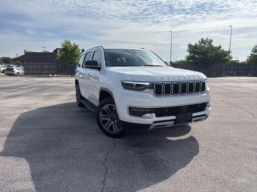 Bright White Clearcoat 2025 Jeep Wagoneer Carbide 4x4