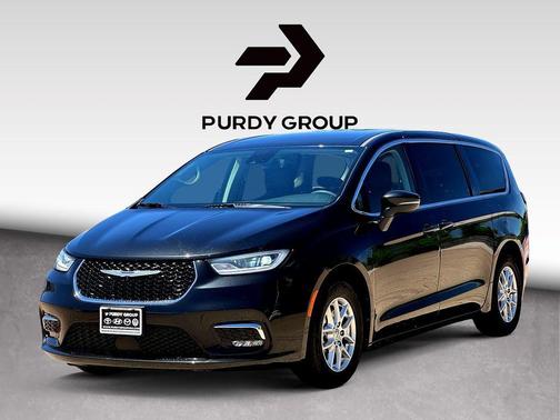 Brilliant Black Crystal Pearlcoat 2023 Chrysler Pacifica Touring L