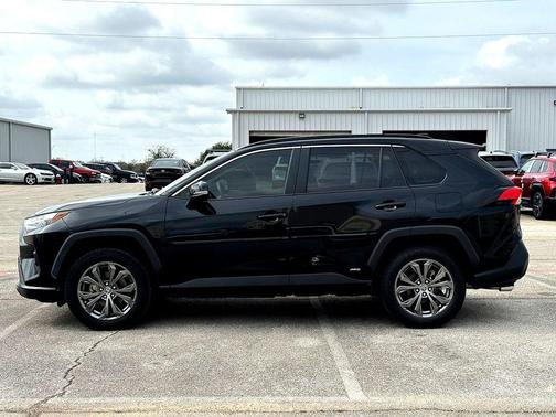 2022 Toyota RAV4 Hybrid XLE Premium