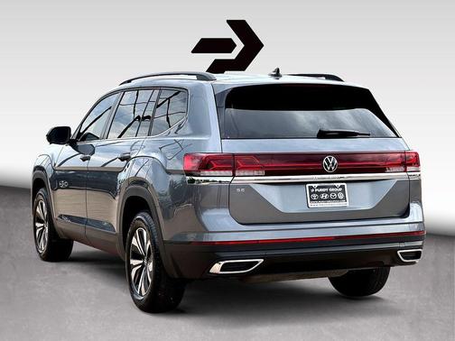 Platinum Gray Metallic 2025 Volkswagen Atlas 2.0T SE