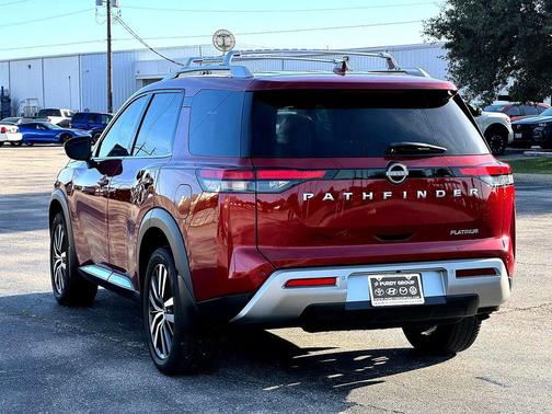 2023 Nissan Pathfinder Platinum FWD